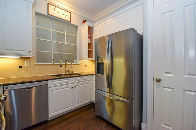 Alternate view of the kitchen | Image 13