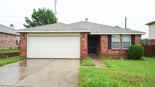 5929 Thoroughbred Trl, Denton, TX, 76210-0435 | Card Image