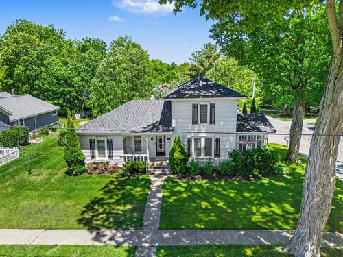 382 3rd St, Pentwater, MI, 49449-8512 | Card Image