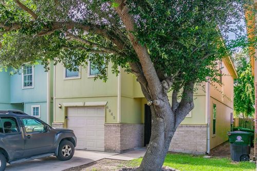 4942 N Cancun Dr, Houston, TX, 77045-2526 | Card Image