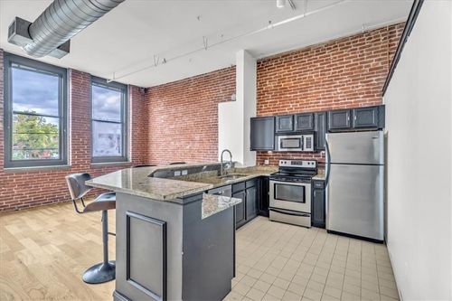 apt-211-200 Main St, Kansas City, MO, 64105-1281 | Card Image