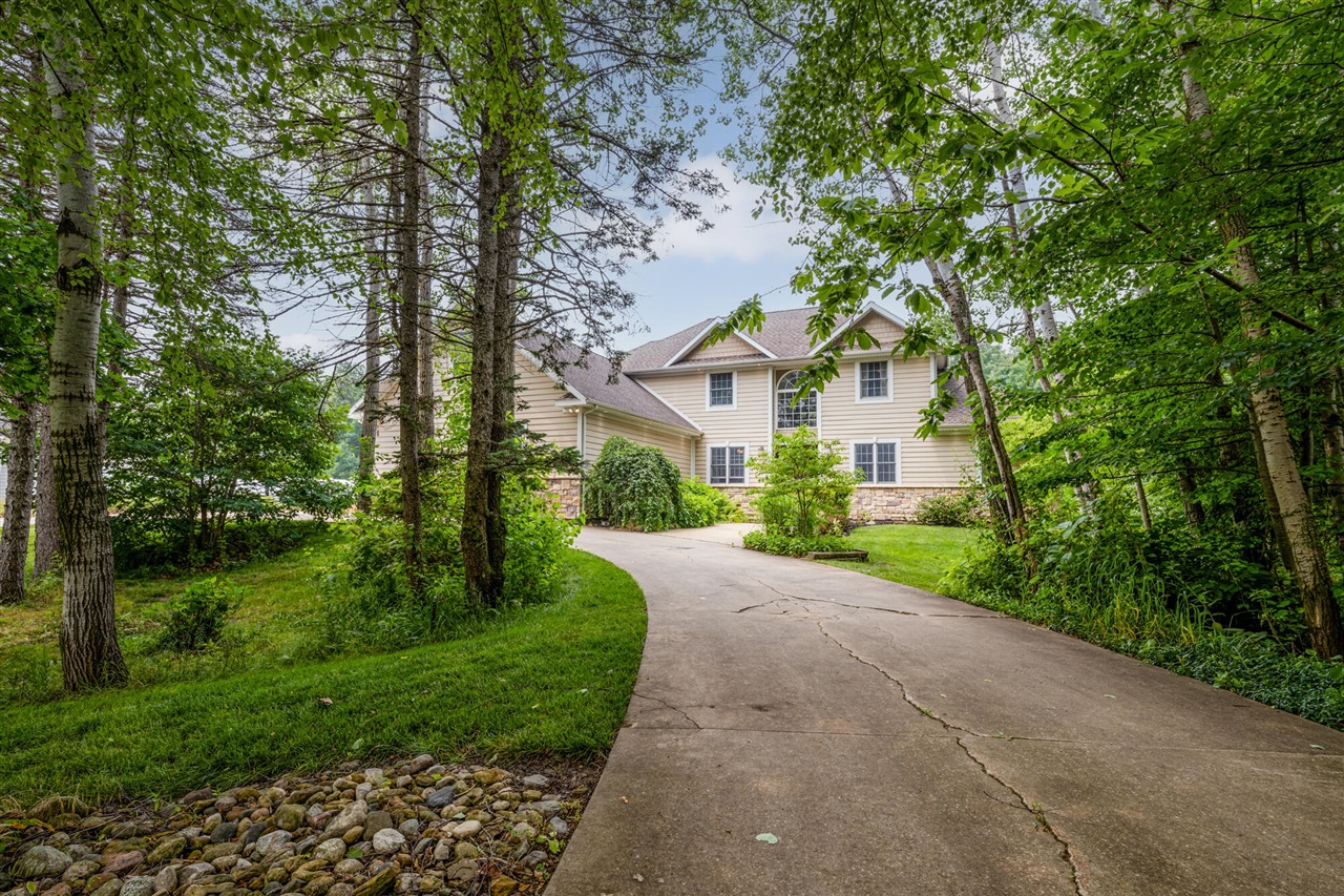 Holden Rd, Stevensville, MI 49127