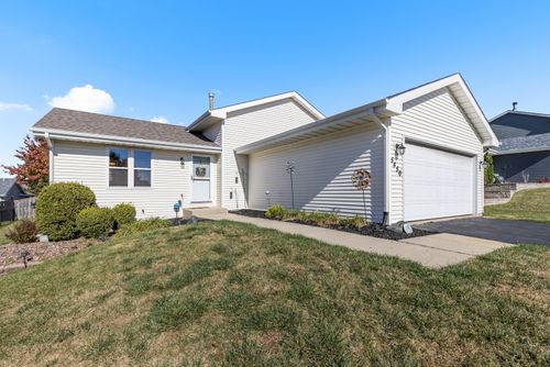 5450 Pocono Dr, Loves Park, IL, 61111-7183 | Card Image