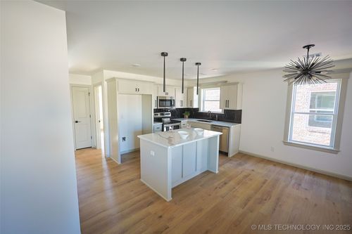 apt-d-112 W 2nd St, Owasso, OK, 74055-2782 | Card Image