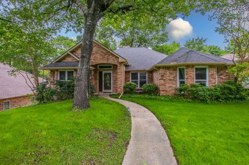 334 Meadowcreek Dr, Duncanville, TX, 75137-4566 | Card Image