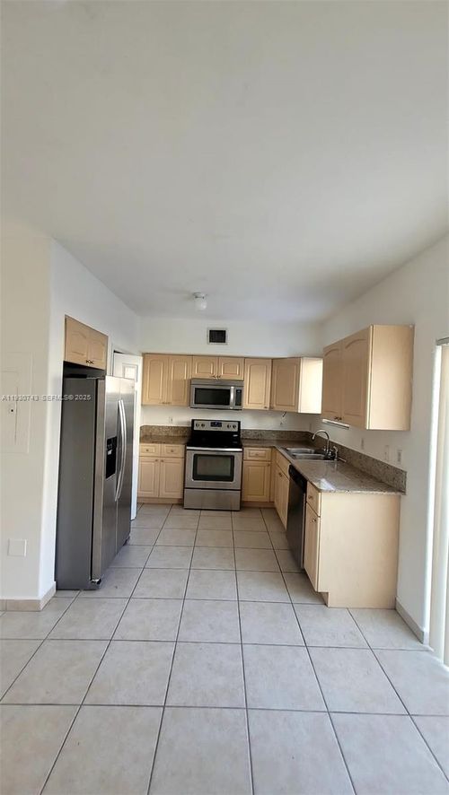 apt-103-7241 Nw 174th Ter, Hialeah, FL, 33015-1110 | Card Image