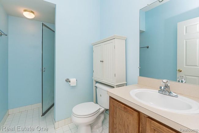 Primary Bathroom | Image 12