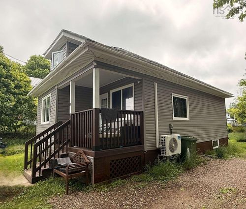 18 Royalty St, Truro, NS, B2N1S9 | Card Image