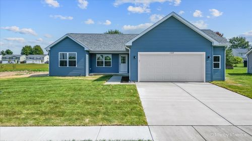 715 Apple Valley Rd, Harvard, IL, 60033-7612 | Card Image