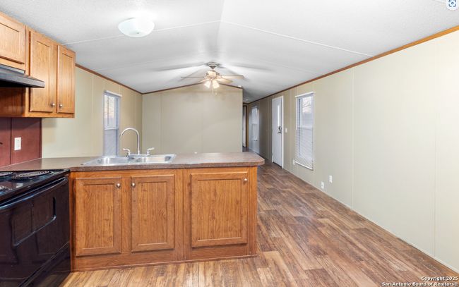 873 W Ave J, House other with 3 bedrooms, 2 bathrooms and null parking in Christine TX | Image 6