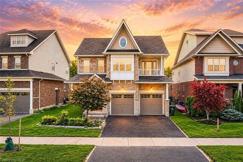 27 Tremaine Dr, Kitchener, ON, N2A4L9 | Card Image
