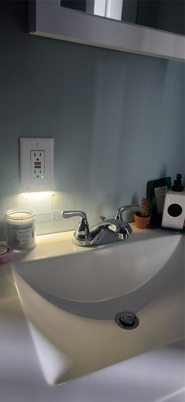 Interior details featuring a sink | Image 38