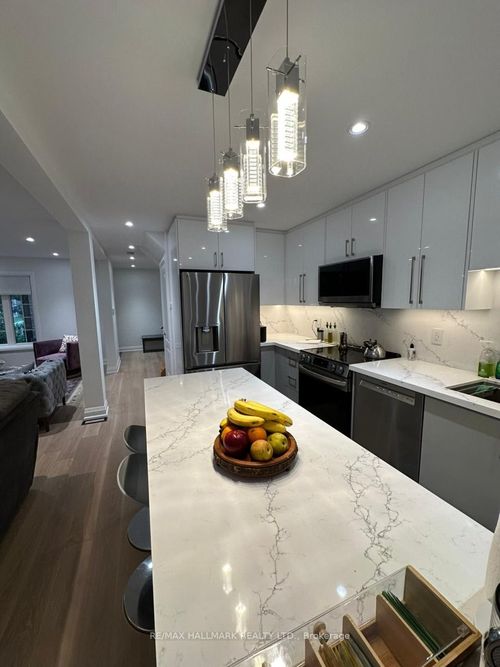 6 Woodhaven Cres, Richmond Hill, ON, L4E3T1 | Card Image