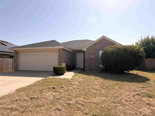 9325 Rhoni Ct, Fort Worth, TX, 76140-5168 | Card Image