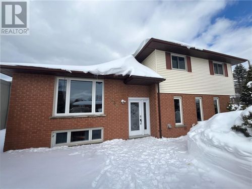 1556 Sandra Crt, Val Caron, ON, P3N1R7 | Card Image