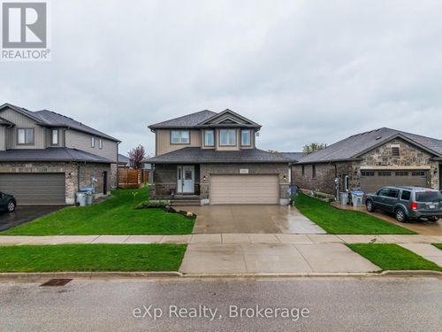 300 Hutton St E, Listowel, ON, N4W0C1 | Card Image