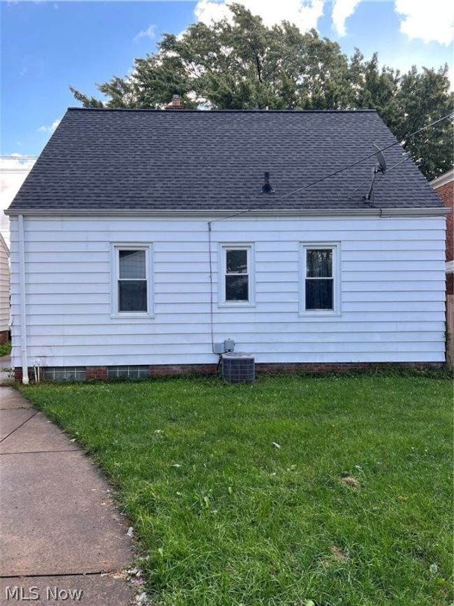 320 E 200 Th St, House other with 3 bedrooms, 1 bathrooms and null parking in Euclid OH | Image 4