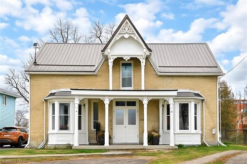 {{alt}} | Card Image