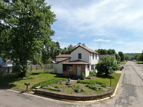 1222 S Wacouta Ave, Prairie Du Chien, WI, 53821-2745 | Card Image