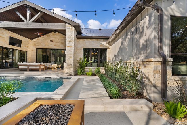 8170 Blue Oak, House other with 4 bedrooms, 5 bathrooms and null parking in Garden Ridge TX | Image 127