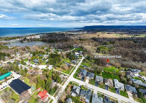 43 Alfred Street E, Blue Mountains, ON, N0H2P0 | Card Image