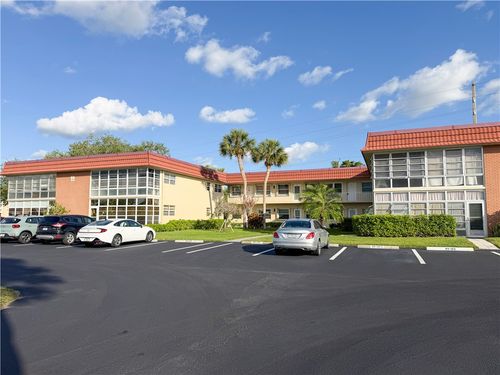 205-99 Spring Lake Dr, VERO BEACH, FL, 32962-3047 | Card Image