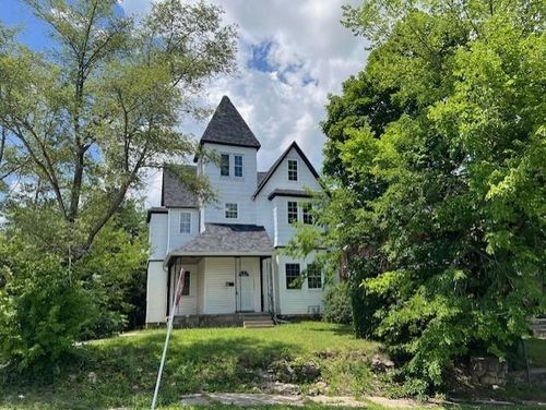 1120 S 20th St, Saint Joseph, MO, 64507-1215 | Card Image