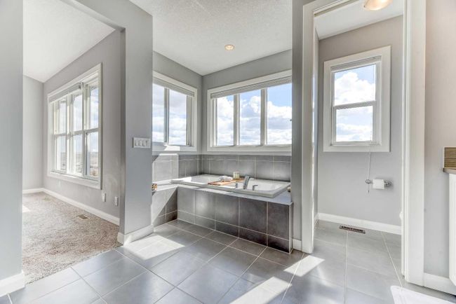 140 Nolanlake View Nw, Home with 4 bedrooms, 3 bathrooms and 4 parking in Calgary AB | Image 23