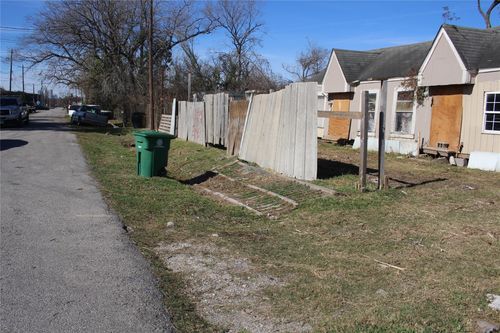 8227 Mendez St, Houston, TX, 77029-3108 | Card Image