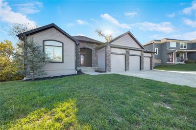 1405 Nw Cottonwood Drive, House other with 5 bedrooms, 4 bathrooms and null parking in Grain Valley MO | Image 2