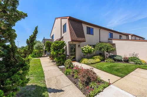 202-1 Anchorage Way, Hempstead, NY, 11520 | Card Image