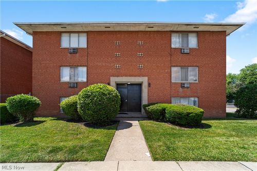 4578 E 131st St, Garfield Heights, OH, 44105-7155 | Card Image