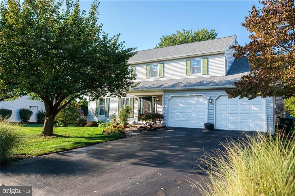 Larch Ln, Macungie, PA 18062