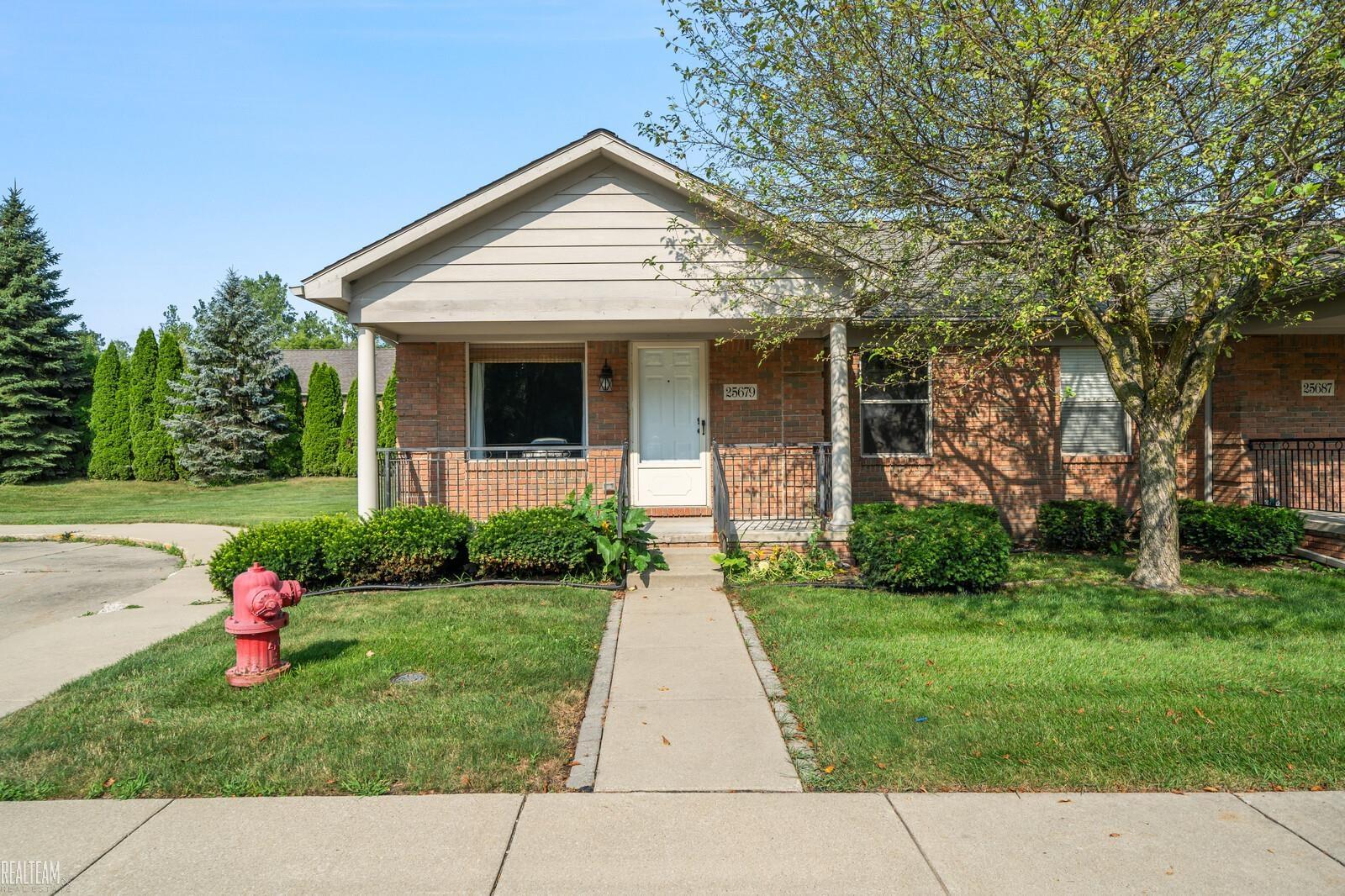 Village Ln, Warren, MI 48089