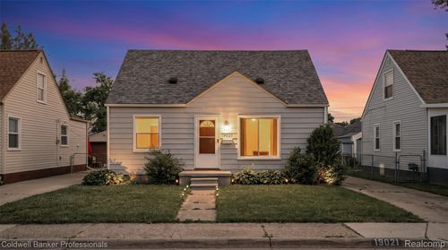 19021 Hazelwood St, Roseville, MI, 48066-3005 | Card Image