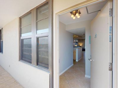 1005 - 380 Seaview Court, Condo with 2 bedrooms, 2 bathrooms and null parking in Marco Island FL | Image 3