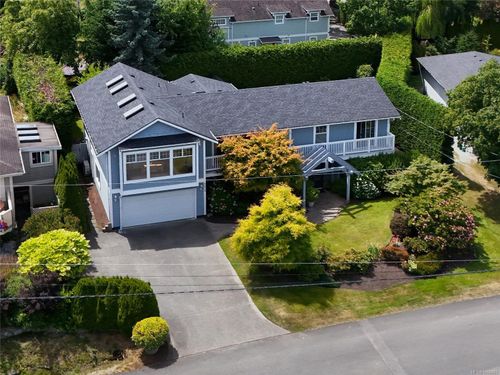 8028 Arthur Dr, Central Saanich, BC, V8M1V5 | Card Image