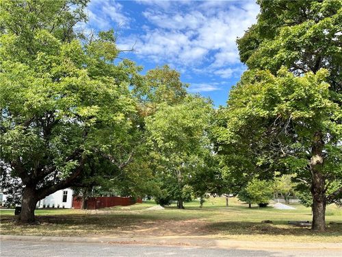 1327 N Woolsey Ave, Fayetteville, AR, 72703 | Card Image