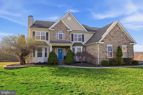 122 Coachlight Cir, Chalfont, PA, 18914-4445 | Card Image