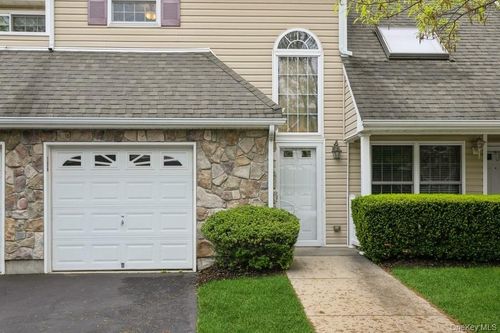 156 Christine Dr, Huntingtn Sta, NY, 11746 | Card Image