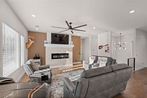 2 Helmsley Cir, Bella Vista, AR, 72715-1521 | Card Image