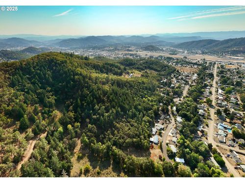 0 Ne Carmen St, Roseburg, OR, 97470 | Card Image