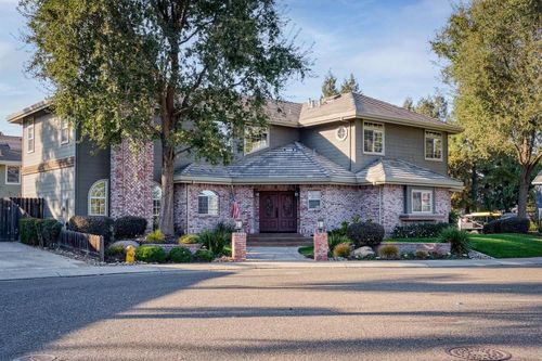 1629 Chardonnay Ct, Escalon, CA, 95320-9695 | Card Image