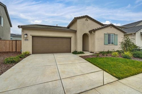 8183 Lavigne Cir, Elk Grove, CA, 95757-5210 | Card Image