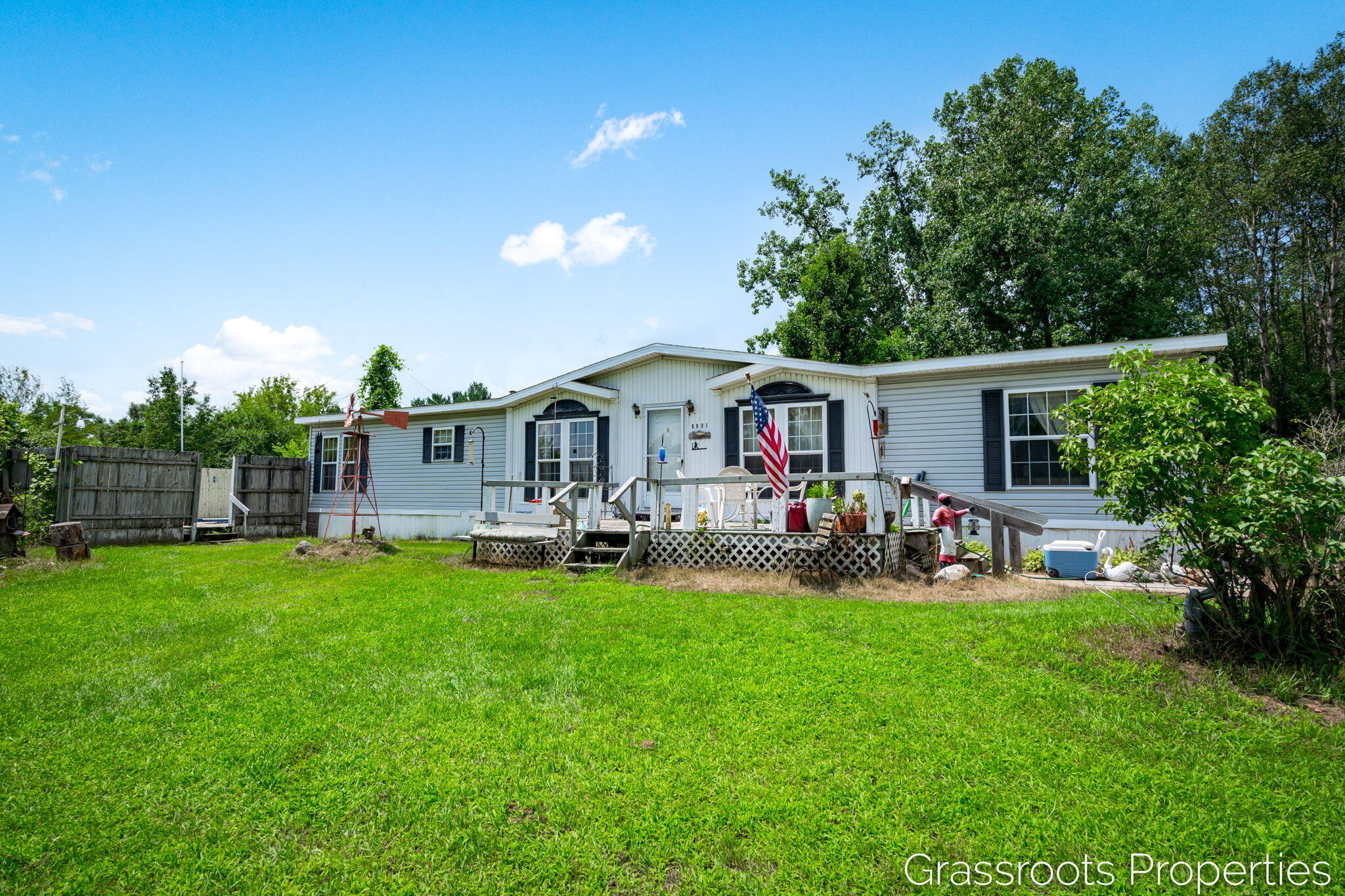 Four Pawz Trl, Lowell, MI 49331