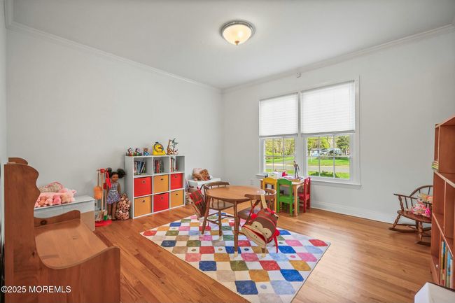 Living Rm being used as playroom for young kids to keep an eye on. | Image 21