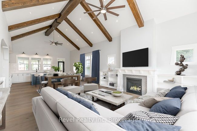 1749 Tiny Beaches Rd S, House other with 5 bedrooms, 3 bathrooms and 6 parking in Tiny ON | Image 4