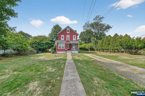 66 Boulevard, New Milford, NJ, 07646-1602 | Card Image
