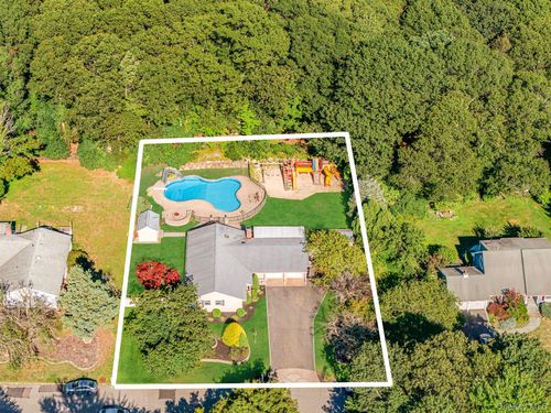 39 Robinhood Ln, East Setauket, NY, 11733-1720 | Card Image