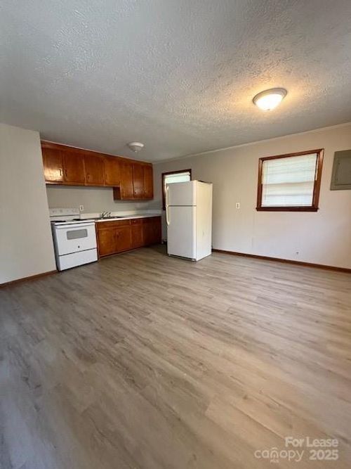 apt-2-19 Dudley Ave, Granite Falls, NC, 28630-1554 | Card Image